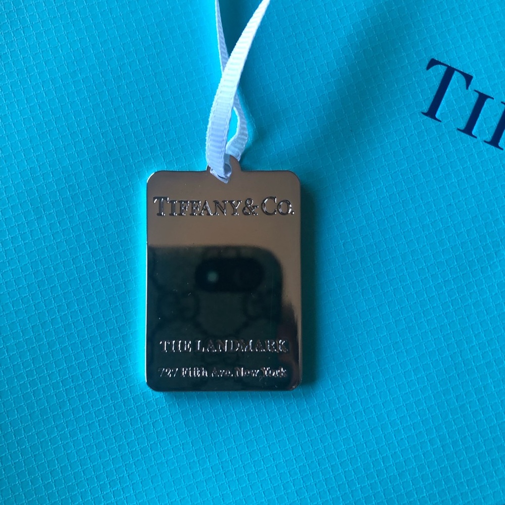 Tiffany & Co. Two large shopping bags and Landmark charm - Picture 5 of 12